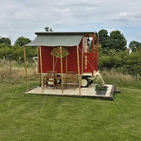 Restored Circus Wagon Tatil Evi Saltburn-by-the-Sea